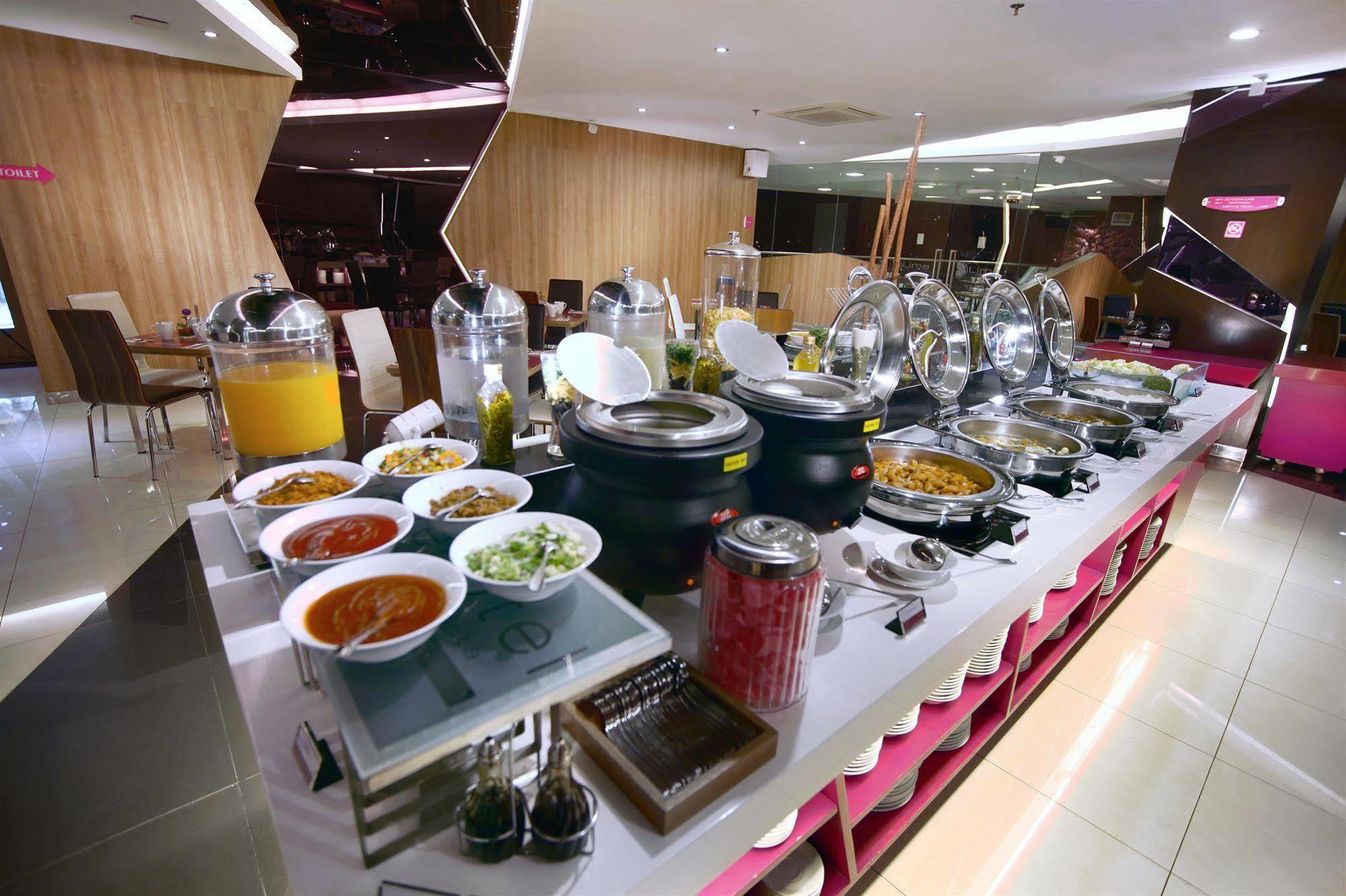 favehotel LTC Glodok Giacarta Esterno foto